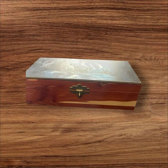 Beautiful Brown Wolves In The Moonlight Wooden Cedar Box - Picture 2 of 14